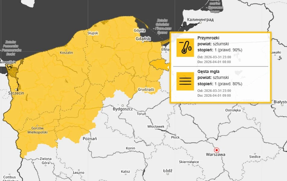 Mapa północno-zachodniej Polski z żółtym oznaczeniem ostrzeżeń pogodowych obejmującym województwa nadmorskie; po prawej stronie widoczna legenda z ikonami dotyczącymi przymrozków oraz gęstej mgły w powiecie sztumskim, ze szczegółami dotyczącymi poziomu...