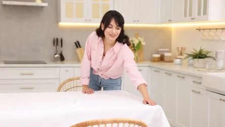 Czym spryskać obrus, aby nie martwić się plamami?