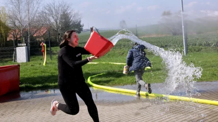 Zwyczaj, który przyciąga szczęście i zdrowie. Pamiętaj o nim w Poniedziałek Wielkanocny. 