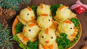 Wielkanocne kurczaczki z serka zrobisz w 15 minut - nie wymagają gotowania ani pieczenia.