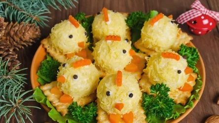 Wielkanocne kurczaczki z serka zrobisz w 15 minut - nie wymagają gotowania ani pieczenia.