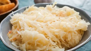 Dlaczego warto pić sok z kiszonej kapusty? 