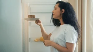 Trzy produkty spożywcze, które każdy ma w lodówce, a są dla raka jak nawóz 