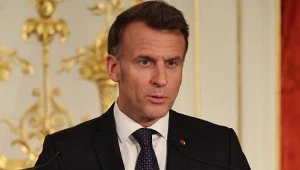 Macron wykonał charakterystyczny gest na oczach świata. W sieci aż huczy!