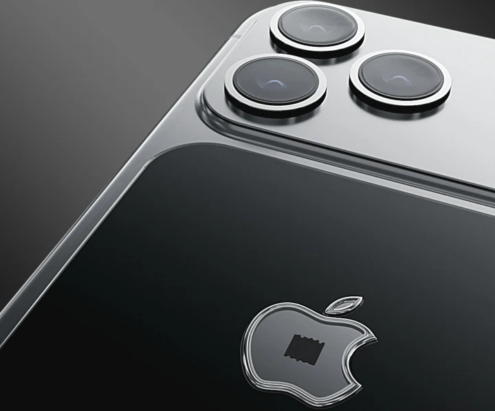 fragment tylnej części nowoczesnego smartfona z charakterystycznym logo Apple oraz trzema obiektywami aparatu umieszczonymi w wypukłym, błyszczącym module