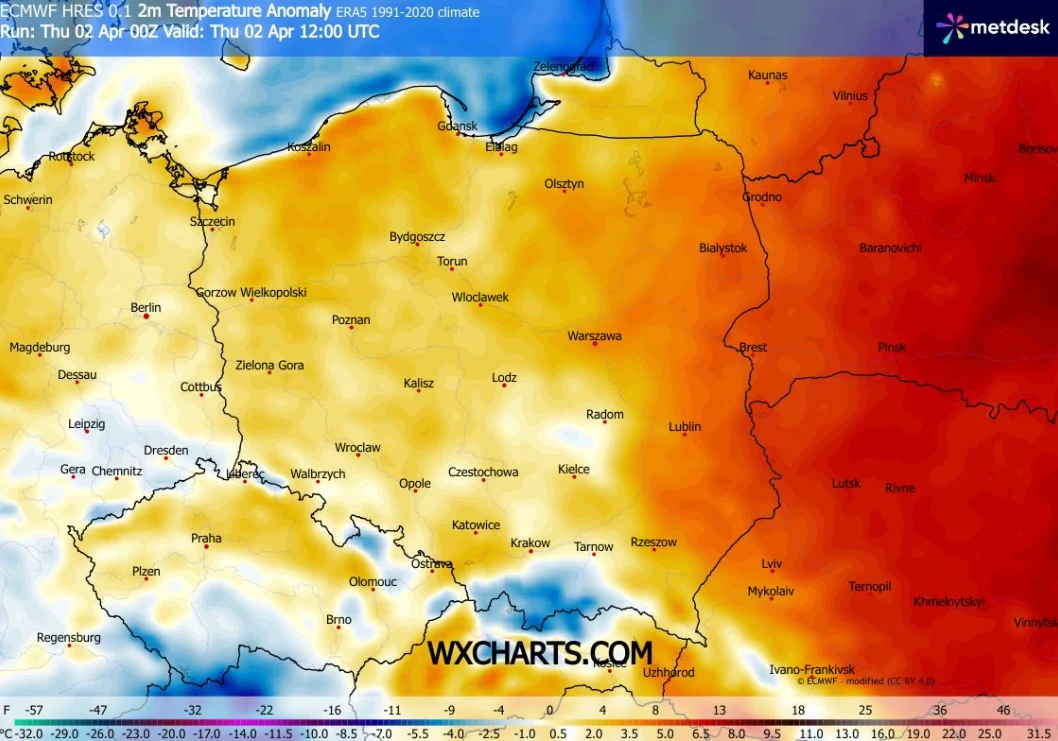 Mapa anomalii temperatury w Polsce, na której wschodnie i północno-wschodnie obszary kraju wykazują wyraźnie wyższe wartości temperatur w stosunku do średniej wieloletniej, podczas gdy zachód kraju pozostaje chłodniejszy; dominują odcienie pomarańczowe...