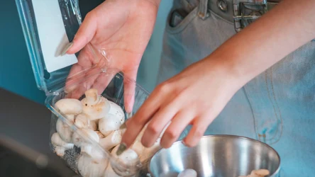 Jak powinno przechowywać się pieczarki, aby przedłużyć ich świeżość? 