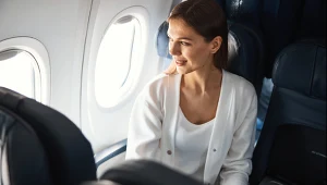 Czego lepiej nie robić w samolocie? 