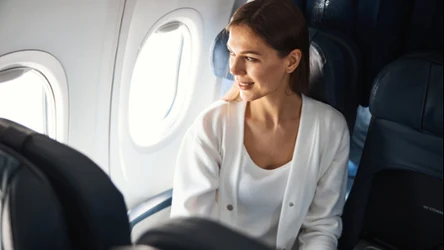 Czego lepiej nie robić w samolocie? 