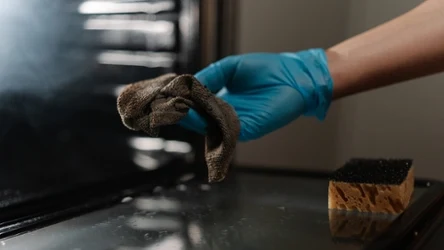 Mycie piekarnika dzięki cytrynie i octowi będzie łatwiejsze.