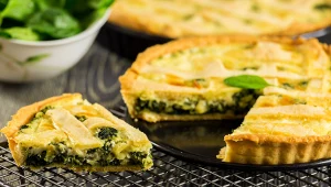 Quiche ze szpinakiem i szparagami