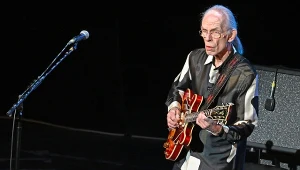 Steve Howe jest gitarzystą Yes