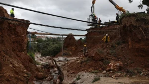 Grecja, Nea Makri. Droga uszkodzona po ulewach