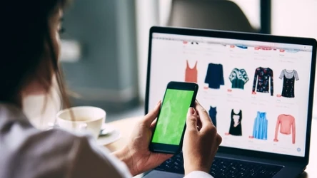 Marketplace to internetowa platforma handlowa, która umożliwia zawieranie transakcji pomiędzy sprzedawcami i kupującymi.