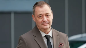 Jacek Rozenek na planie "Gliniarzy"