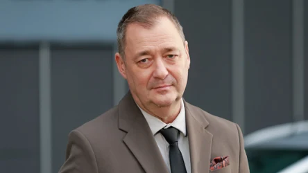 Jacek Rozenek na planie "Gliniarzy"