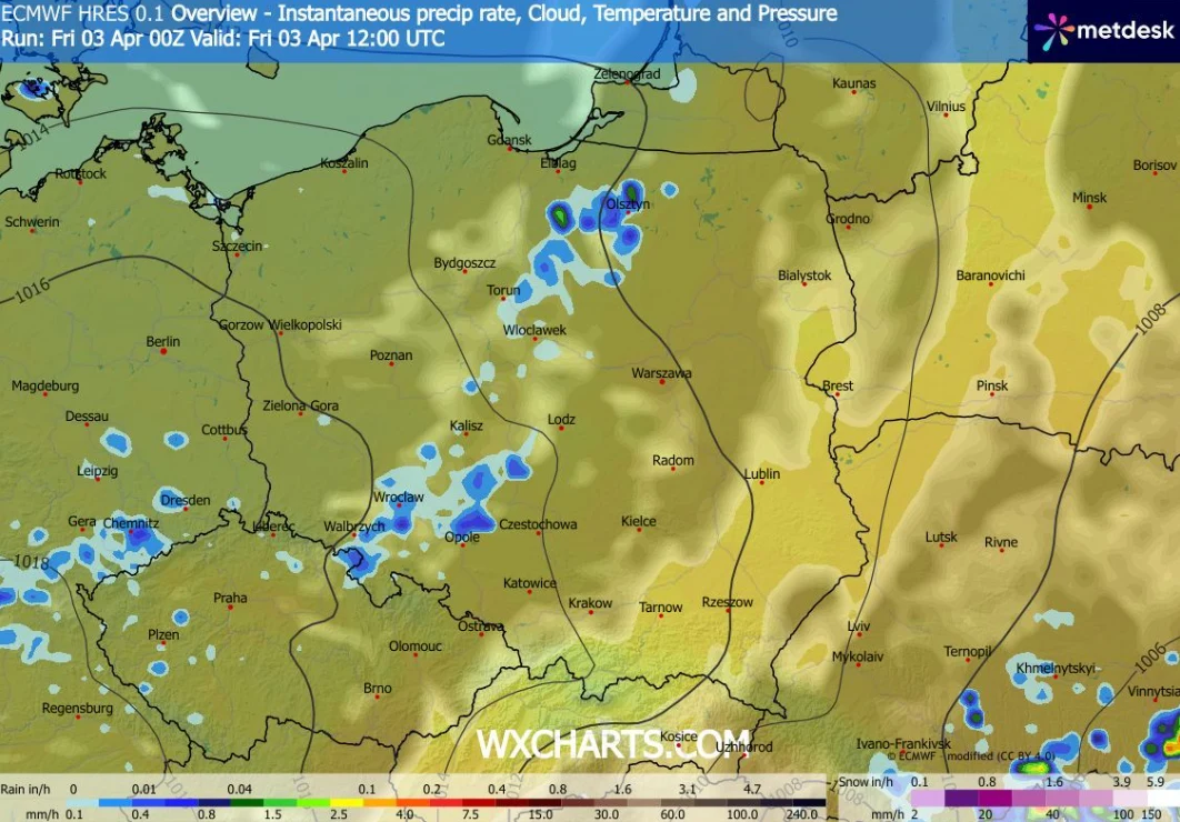 Mapa pogodowa Polski pokazująca strefy występowania opadów deszczu, z wyraźnym rozmieszczeniem intensywniejszych opadów w centralnej i północno-zachodniej części kraju oraz oznaczeniami głównych miast i granic państwowych.