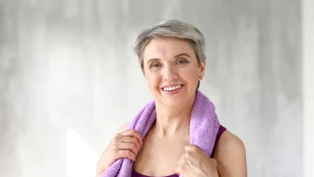 Spokojny trening, który modeluje sylwetkę bez obciążania stawów. Metoda Liz Hilliard pokazuje, że forma po 60. może być lepsza niż kiedykolwiek