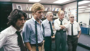 Dustin Hoffman, Robert Redford, Jason Robards, Jack Warden i Martin Balsam w filmie "Wszyscy ludzie prezydenta"