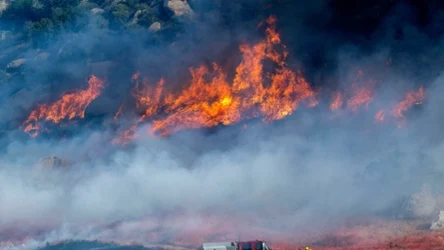 Wielkie pożary lasów w Springs Fire zagrażają ludziom