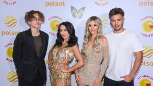 Stanisław Myszkowski, Justyna Steczkowska, Ksenia Ngo i Leon Myszkowski na koncercie Fundacji Polsat "Jesteśmy dla dzieci" w 2022 r.