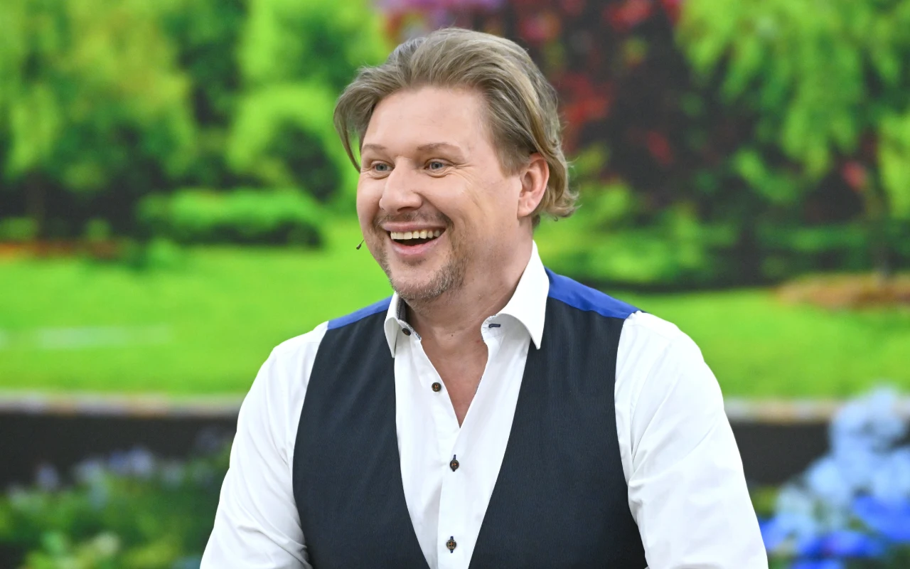 Andrzej Nejman w "halo tu polsat" Andrzej Nejman w "halo tu polsat". Z żoną, córką i synem opowiedział o tym, jak wygląda jego rodzinna Wielkanoc