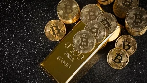 Przed trzema modelami sztucznej inteligencji postawiono zadanie rozstrzygnięcia, czy w tym roku najwięcej będzie można zarobić na złocie, bitcoinie czy ropie