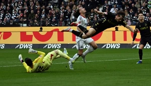 Jakub Kamiński w meczu z Eintrachtem Frankfurt