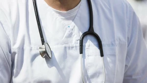 Lekarz ze Śląska wystawiał fikcyjne zaświadczenia o leczeniu onkologicznym (zdjęcie ilustracyjne)