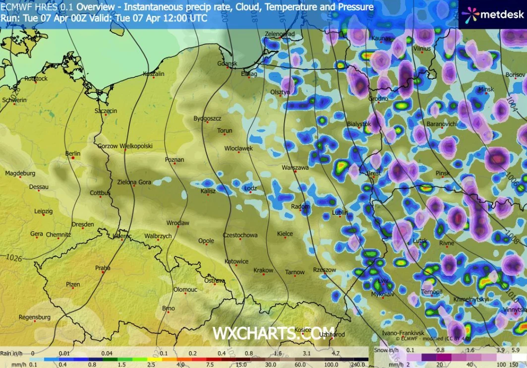 Mapa pogodowa Polski i okolic z podziałem na województwa, pokazująca strefy opadów, zachmurzenia i różnice temperatur; intensywne opady i duże zachmurzenie skoncentrowane są we wschodniej części kraju, podczas gdy zachodnia część pozostaje w przewadze ...