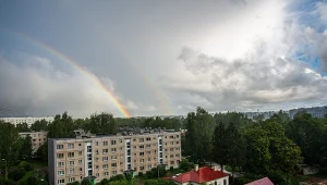 Barwny znak na niebie w kwietniu. Może zwiastować poprawę finansów