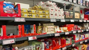 Po świętach ceny lecą w dół. W Dealz wszystkie dekoracje i słodycze nawet 70% taniej