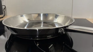 Kupiłam patelnię ze stali i szybko zrozumiałam jedno. To nie jest dla każdego