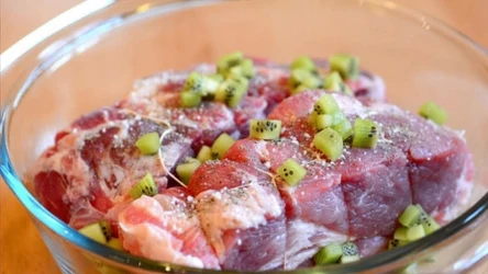 Marynata z kiwi skutecznie zmiękczy mięso