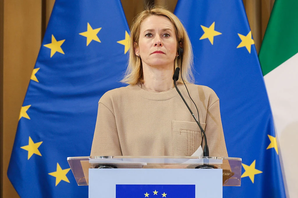 Szefowa dyplomacji UE Kaja Kallas za mównicą 