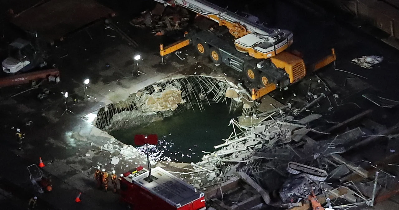 Zdjęcie: Zawalenie się rusztowania w hucie stali w Kawasaki