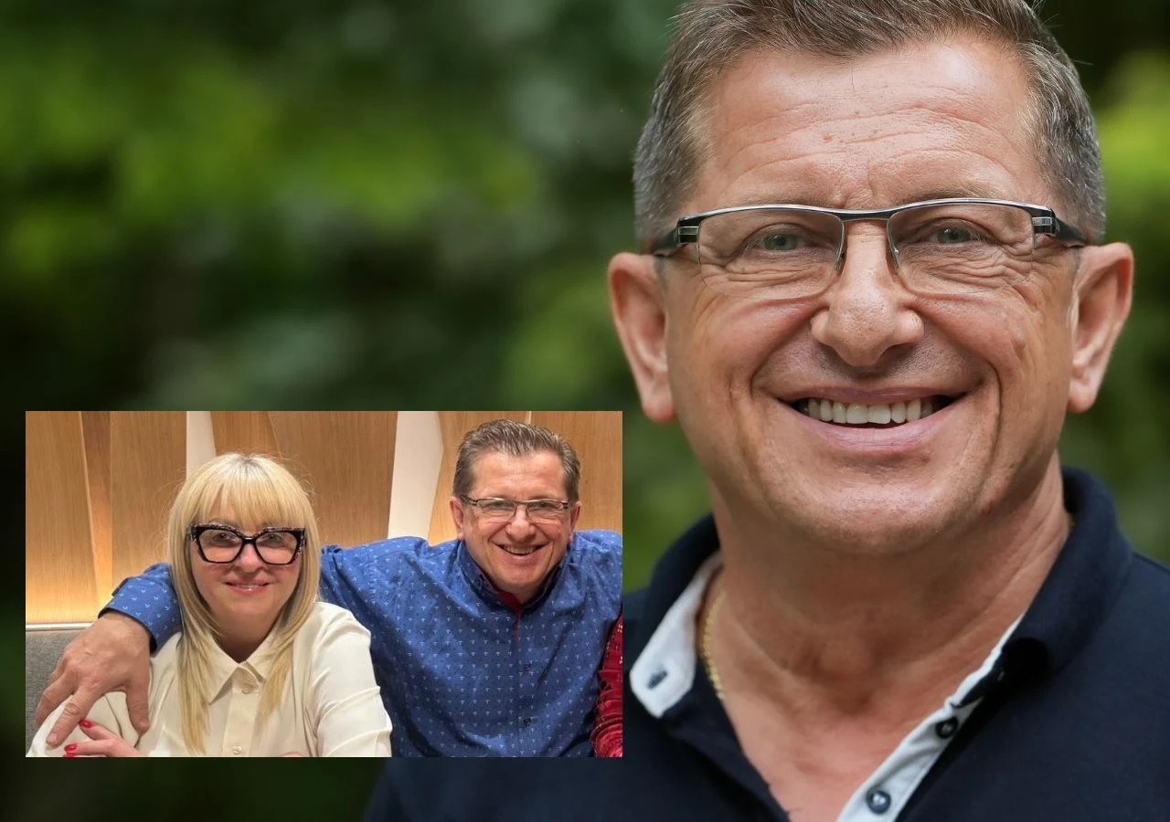 Mężczyzna w okularach uśmiecha się szeroko na tle zieleni, a w lewym dolnym rogu widoczna jest wstawka zdjęcia, na którym on oraz kobieta z blond włosami i okularami siedzą razem i również się uśmiechają.