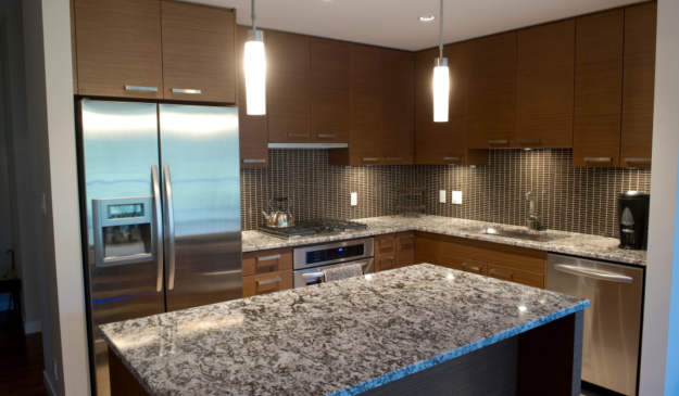 Tekstury i nastroje – jak dobór blatu kuchennego może odmienić Twoją kuchnię?