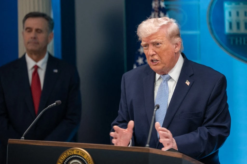 Prezydent USA Donald Trump przemawia do mediów