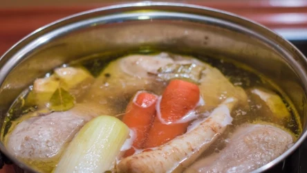 Dlaczego kucharze w restauracjach dodają ocet do rosołu?