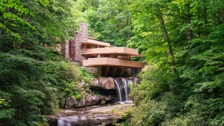 Dom fallingwater zaprojektowany przez Franka Lloyda Wrighta