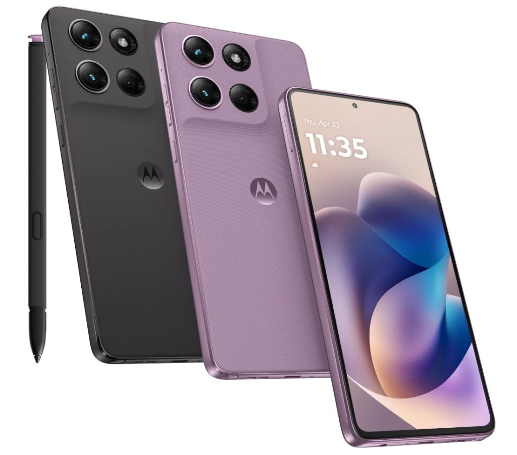 Dwa smartfony Motorola w kolorach czarnym i fioletowym z dużym wyświetlaczem, trzema aparatami i lampą LED na tylnej obudowie, wraz z dołączonym rysikiem.