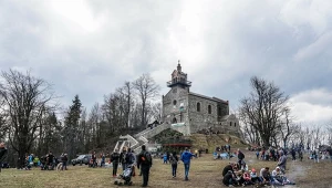 Na szczycie Ślęży znajduje się kościół pw. Nawiedzenia Najświętszej Marii Panny.
