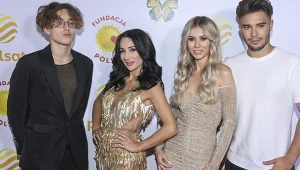 Stanisław Myszkowski, Justyna Steczkowska, Ksenia Ngo i Leon Myszkowski na koncercie Fundacji Polsat "Jesteśmy dla dzieci" w 2022 r.