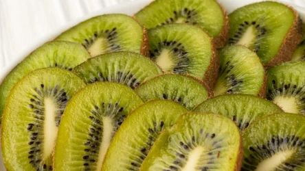 Kiwi ma więcej zastosowań niż myslisz. Wykorzystasz je do sprzątania w łazience