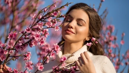 Jeśli chcesz przyciągnąć do życia miłość, przynieś do domu z wiosennego spaceru gałązki wiśni. To dawny przesąd, w którym może tkwić prawda.