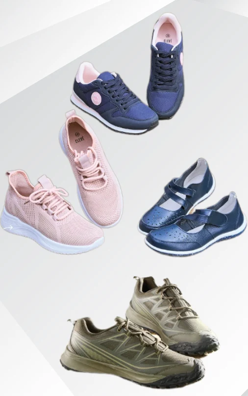 Cztery pary butów sportowych o różnych fasonach i kolorystyce: granatowe sneakersy z różowymi detalami, jasnoróżowe tekstylne sneakersy, niebieskie buty sportowe na rzepy oraz oliwkowe trekkingowe buty z siateczką.