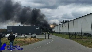 Kłęby dymu na Mazowszu. Wielki pożar hali produkcyjnej