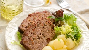 Pieczeń do obiadu zrobisz z mięsa mielonego