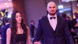 Ona młodsza od niego o 13 lat. Ich związek do dziś wzbudza kontrowersje